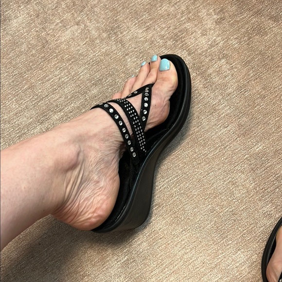 Skechers Cali Rumblers Thong Wedge Sandals Size 8 Black Rhinestone Strappy - Picture 3 of 13